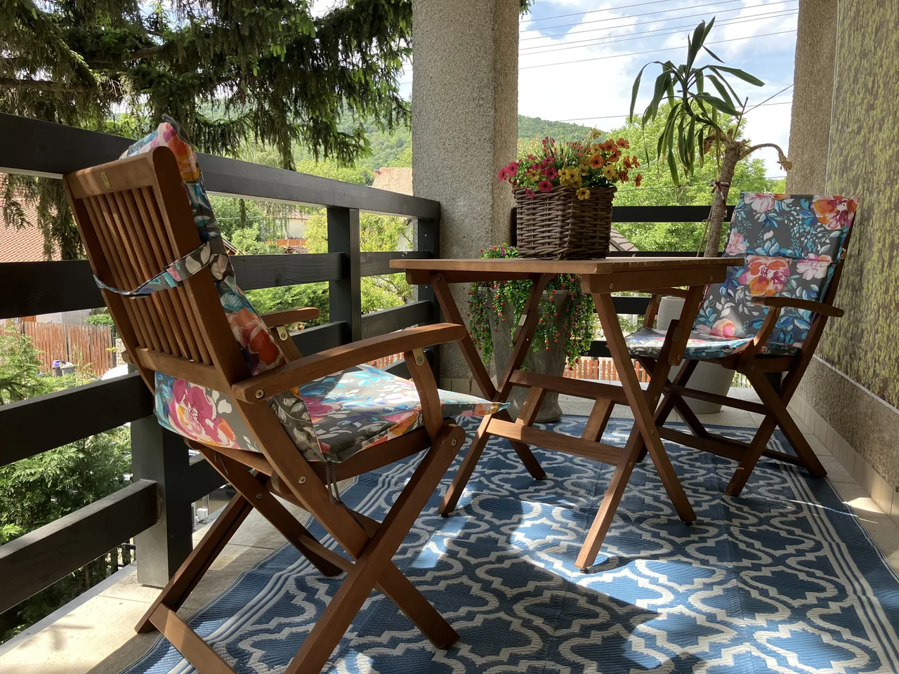Table and chairs on the balcony