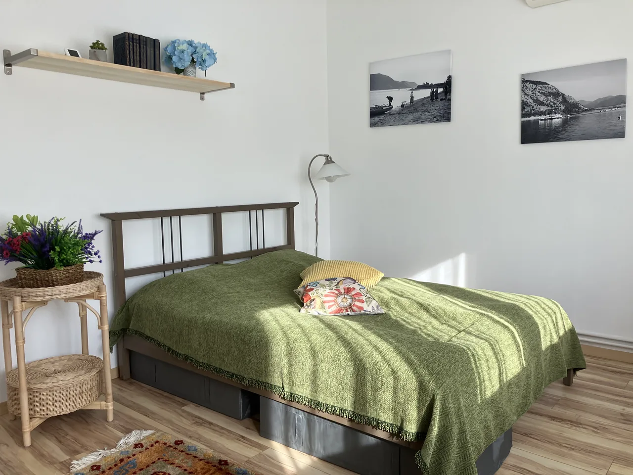 Bedroom with a green bedspread